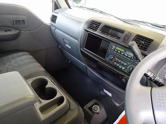 ボンゴバン DX 1t 4WD 2/5人乗り 5ドア ガソリン