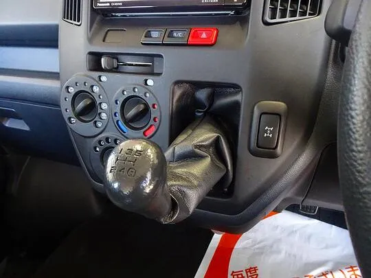 タウンエースバン DX 0.7t 4WD 2/5人乗り 5ドア ガソリン