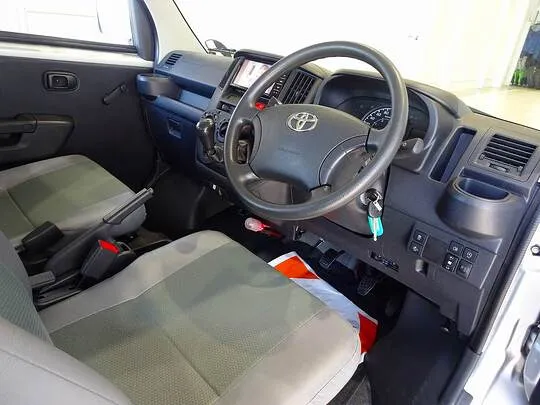 タウンエースバン DX 0.7t 4WD 2/5人乗り 5ドア ガソリン