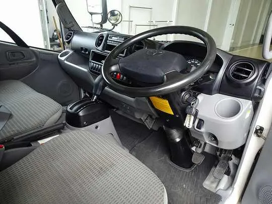 トヨエース 2t FJL 標準セミロング アルミバン 総重量5t未満