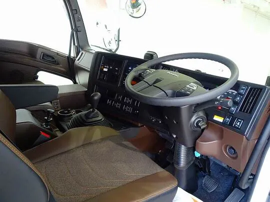 ギガ 13.8t 4軸 アルミウイング リアエアサス 380ps 未使用車