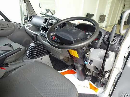 【年次点検済】デュトロ  2t 4WD FJL 標準 タダノ3段クレーン付