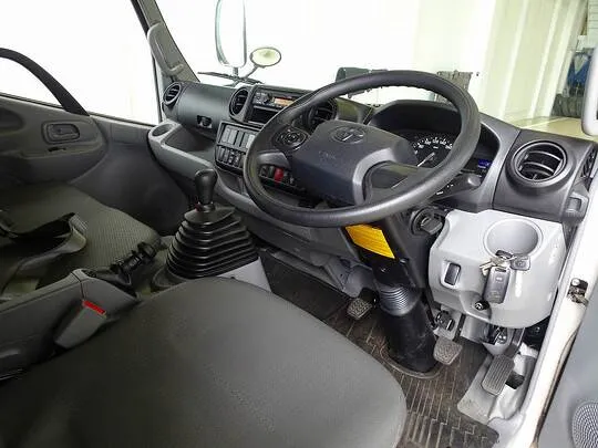 ダイナ 2t FJL 標準セミロング アルミバン 総重量5t未満