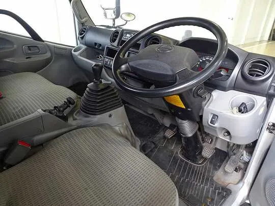 デュトロ 2t 4WD FJL 標準ロング ユニック3段クレーン付