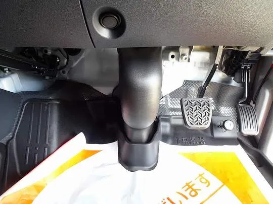 ハイエースバン DX 1t 4WD 3/6人乗り 5ドア 未使用車