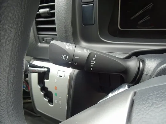 ハイエースバン DX 1t 4WD 3/6人乗り 5ドア 未使用車