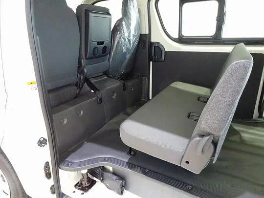 ハイエースバン DX 1t 4WD 3/6人乗り 5ドア 未使用車