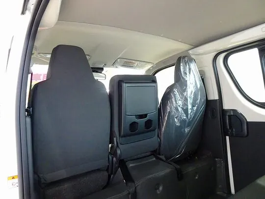 ハイエースバン DX 1t 4WD 3/6人乗り 5ドア 未使用車