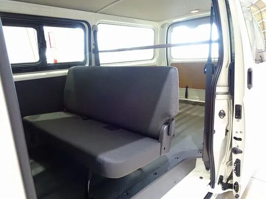 ハイエースバン DX 1t 4WD 3/6人乗り 5ドア 未使用車
