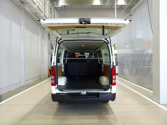 ハイエースバン DX 1t 4WD 3/6人乗り 5ドア 未使用車