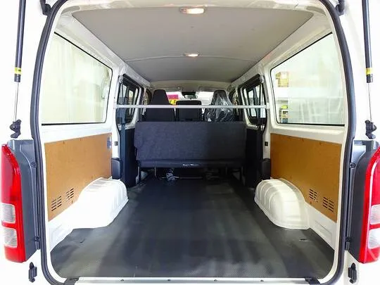 ハイエースバン DX 1t 4WD 3/6人乗り 5ドア 未使用車
