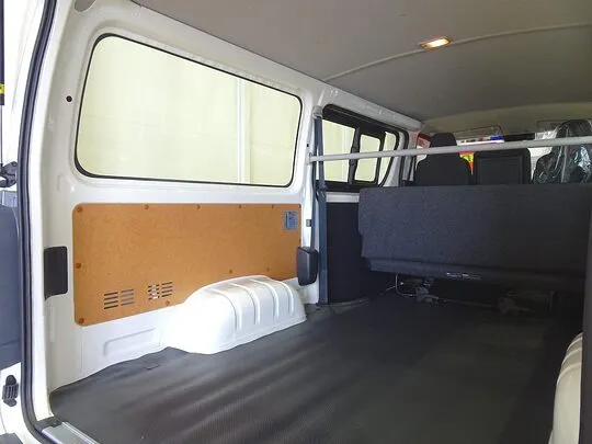 ハイエースバン DX 1t 4WD 3/6人乗り 5ドア 未使用車