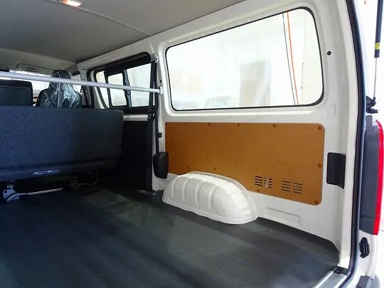 ハイエースバン DX 1t 4WD 3/6人乗り 5ドア 未使用車