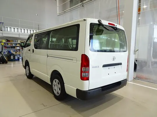 ハイエースバン DX 1t 4WD 3/6人乗り 5ドア 未使用車