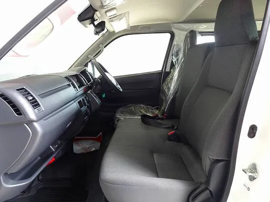 ハイエースバン DX 1t 4WD 3/6人乗り 5ドア 未使用車