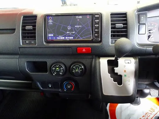 ハイエースバン DX GL-P 1t 4WD 3/6人乗り 5ドア 未使用車