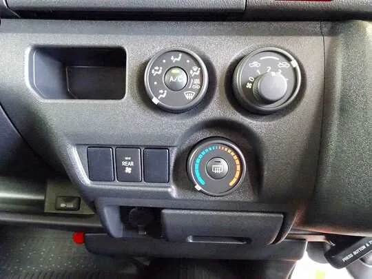 ハイエースバン DX GL-P 1t 4WD 3/6人乗り 5ドア 未使用車