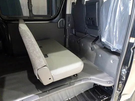 ハイエースバン DX GL-P 1t 4WD 3/6人乗り 5ドア 未使用車