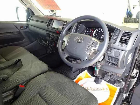 ハイエースバン DX GL-P 1t 4WD 3/6人乗り 5ドア 未使用車