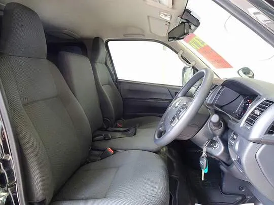 ハイエースバン DX GL-P 1t 4WD 3/6人乗り 5ドア 未使用車