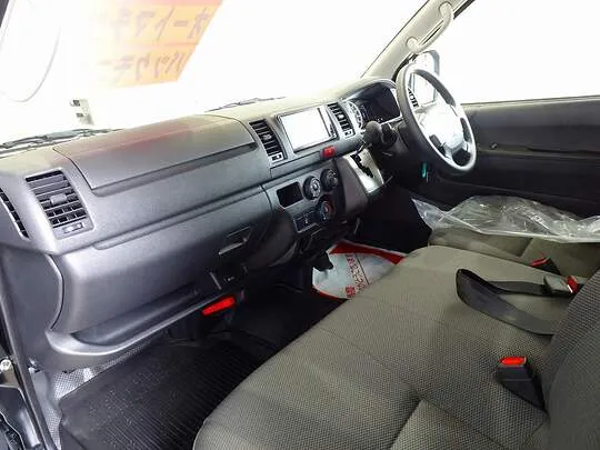 ハイエースバン DX GL-P 1t 4WD 3/6人乗り 5ドア 未使用車