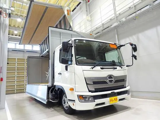 レンジャー 2.85t ワイドベッド付 アルミウイング 240ps