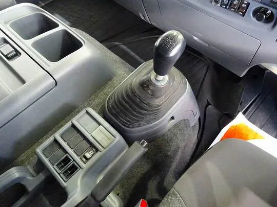 フォワード 2.55t ワイドベッド付 アルミウイング フルゲート付 240ps