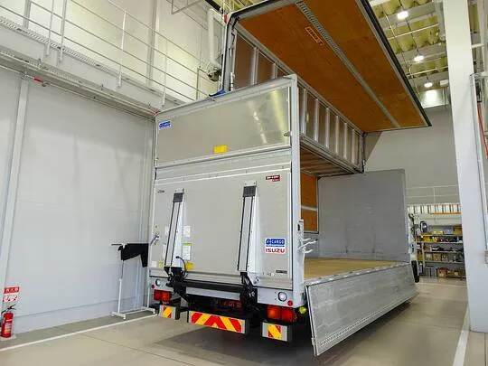 フォワード 2.55t ワイドベッド付 アルミウイング フルゲート付 240ps