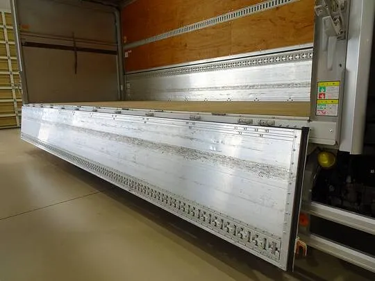 フォワード 2.55t ワイドベッド付 アルミウイング フルゲート付 240ps