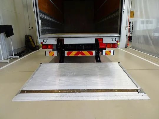 フォワード 2.55t ワイドベッド付 アルミウイング フルゲート付 240ps