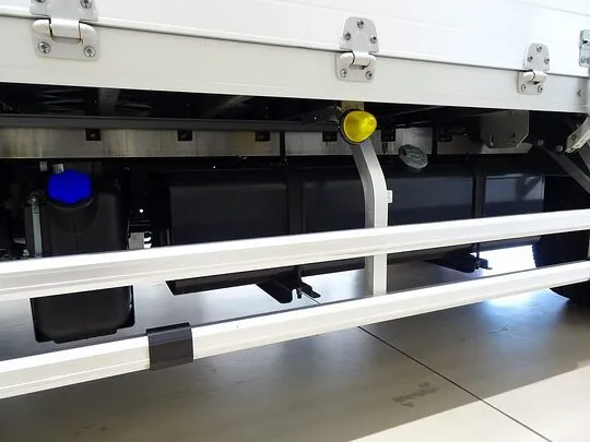 フォワード 2.55t ワイドベッド付 アルミウイング フルゲート付 240ps