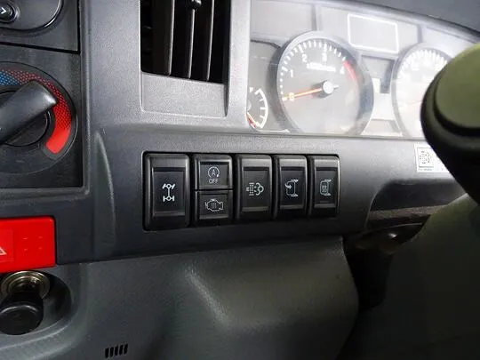 エルフ 1.5t 4WD FFL Sタイヤ 平ボデー