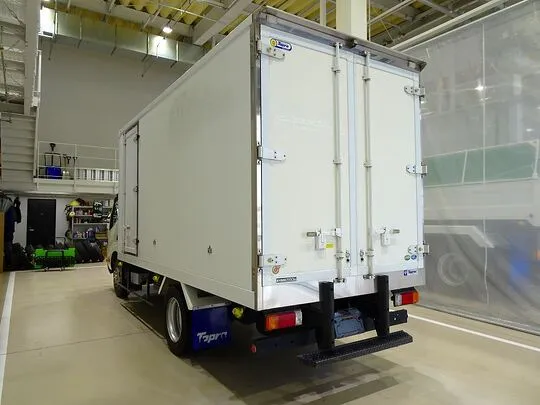 デュトロ 2.95t FJL 標準ロング 中温冷凍車
