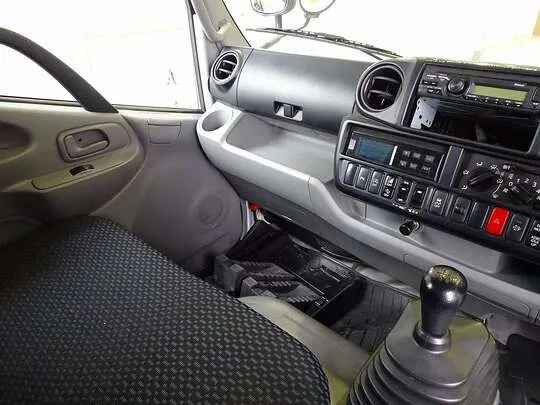 デュトロ 2.95t FJL 標準ロング 中温冷凍車