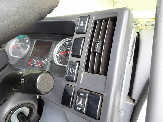 フォワード 3.75t 標準ベッドレス アルミブロック 平ボデー リアエアサス 210ps