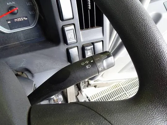 フォワード 3.75t 標準ベッドレス アルミブロック 平ボデー リアエアサス 210ps