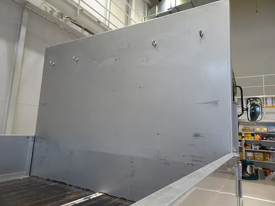 フォワード 3.75t 標準ベッドレス アルミブロック 平ボデー リアエアサス 210ps