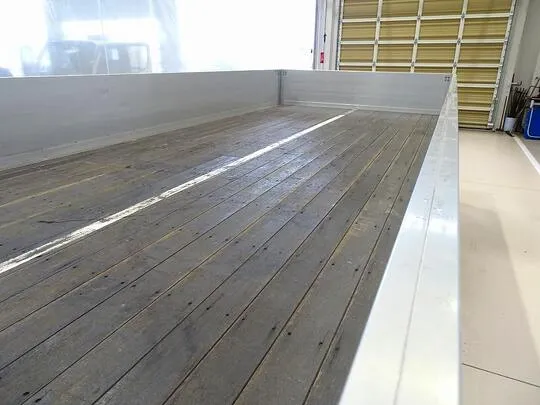 フォワード 3.75t 標準ベッドレス アルミブロック 平ボデー リアエアサス 210ps