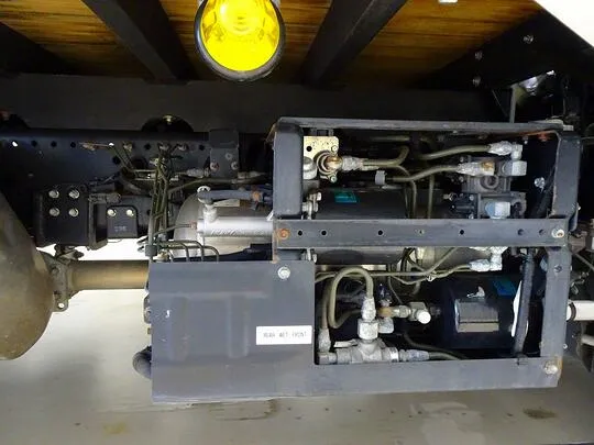 フォワード 3.75t 標準ベッドレス アルミブロック 平ボデー リアエアサス 210ps