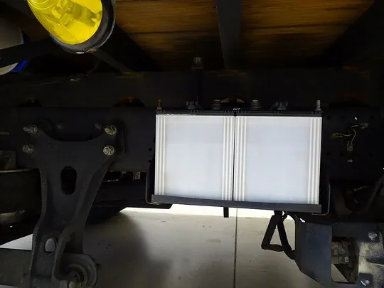 フォワード 3.75t 標準ベッドレス アルミブロック 平ボデー リアエアサス 210ps