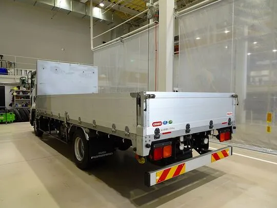 フォワード 3.75t 標準ベッドレス アルミブロック 平ボデー リアエアサス 210ps