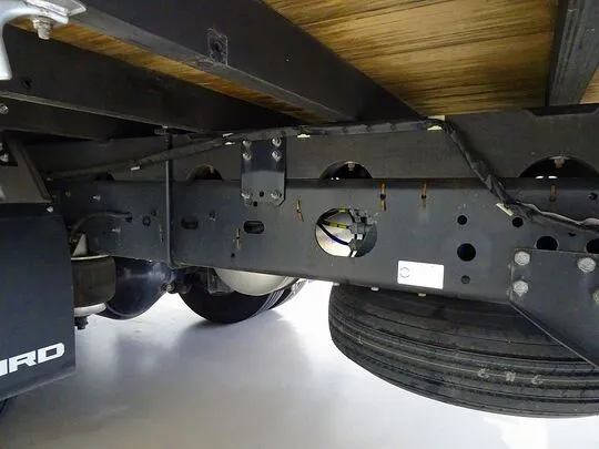 フォワード 3.75t 標準ベッドレス アルミブロック 平ボデー リアエアサス 210ps