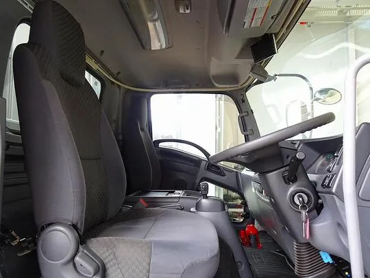 フォワード 3.75t 標準ベッドレス アルミブロック 平ボデー リアエアサス 210ps