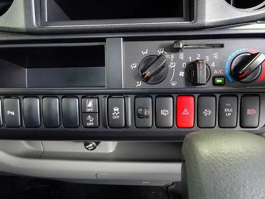 ダイナ 1.35t 4WD FJL Wタイヤ 垂直P/G付