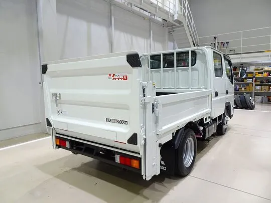 キャンター 2t 全低床 標準 Wキャブ/垂直PG付 未使用車