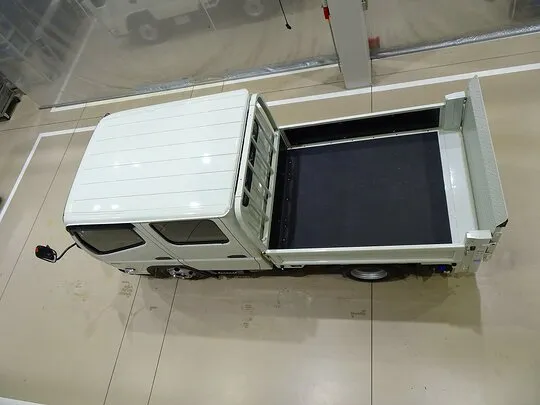 キャンター 2t 全低床 標準 Wキャブ/垂直PG付 未使用車
