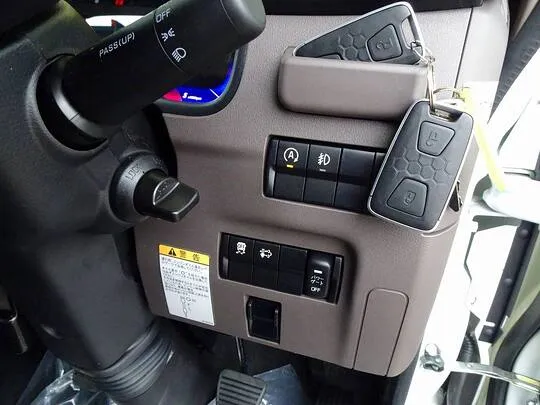 キャンター 2t 全低床 標準 Wキャブ/垂直PG付 未使用車