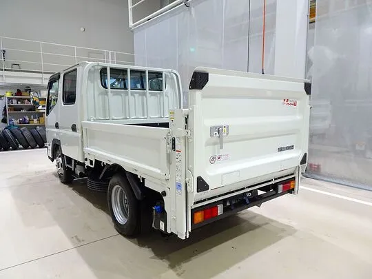 キャンター 2t 全低床 標準 Wキャブ/垂直PG付 未使用車
