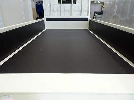 ダイナ 1.35t 4WD FJL Wタイヤ 垂直P/G付 未使用車