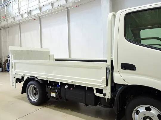 ダイナ 1.35t 4WD FJL Wタイヤ 垂直P/G付 未使用車
